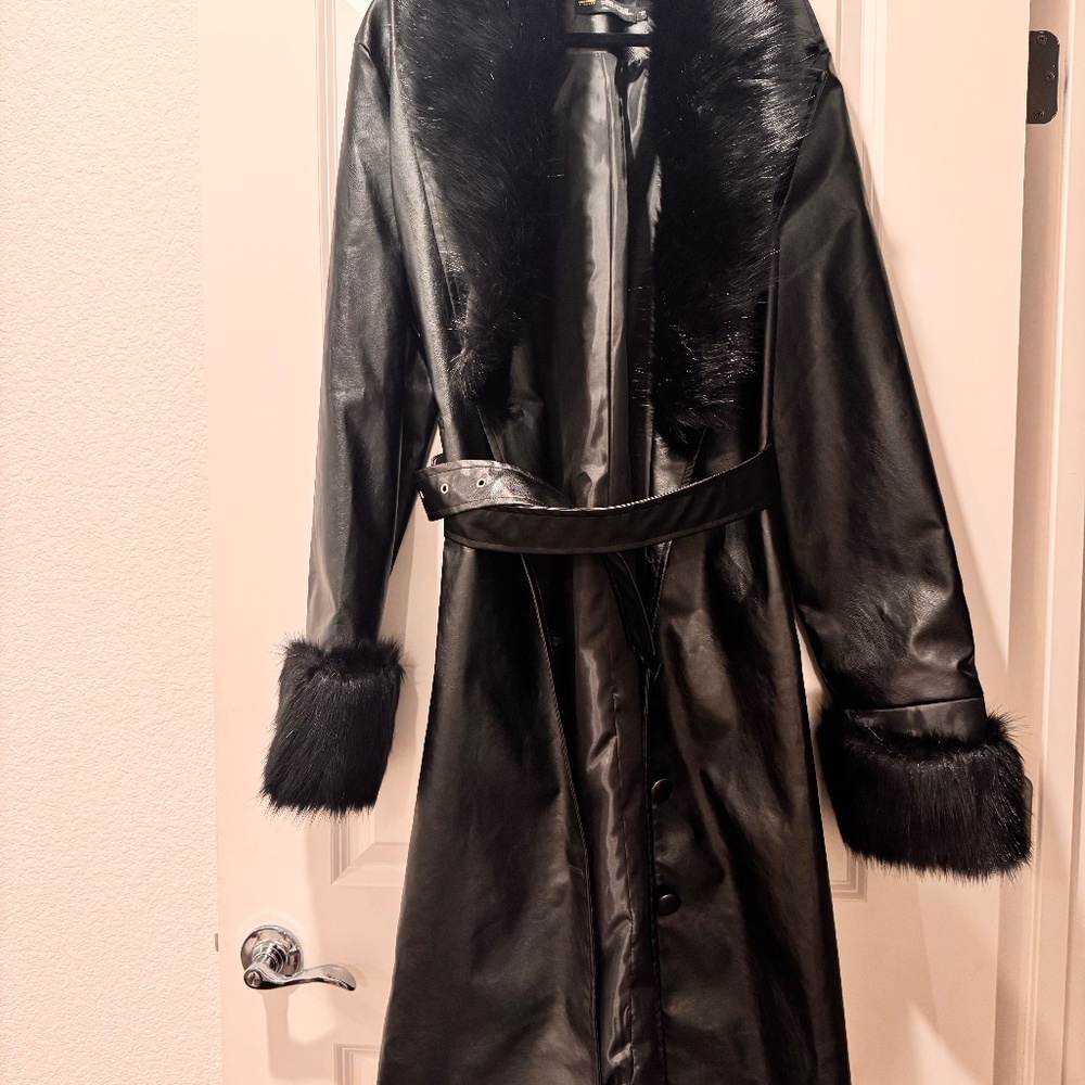 Woman’s Trench coat from FINESSE